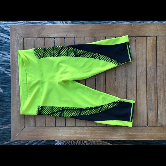 Fabletics Navassa Crop leggings Bright Green - Picture 2 of 3